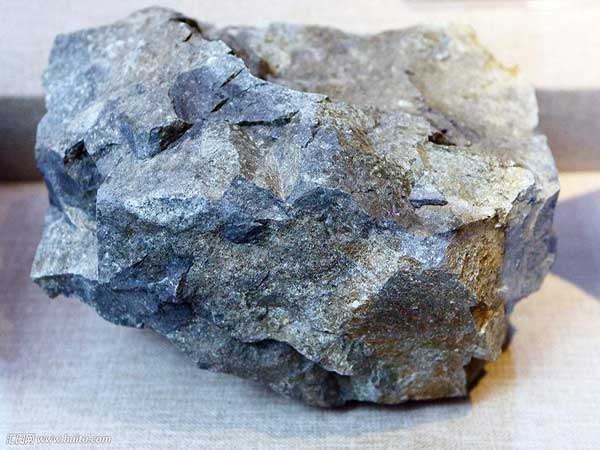 成品沙子直徑在5mm以下，時產(chǎn)50噸的安山巖制砂機價格、廠家了解一下