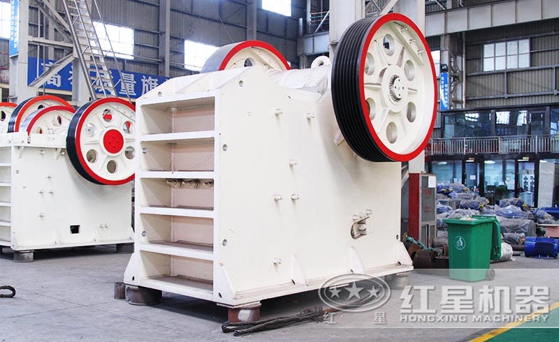 粗破加工設(shè)備—顎式破碎機